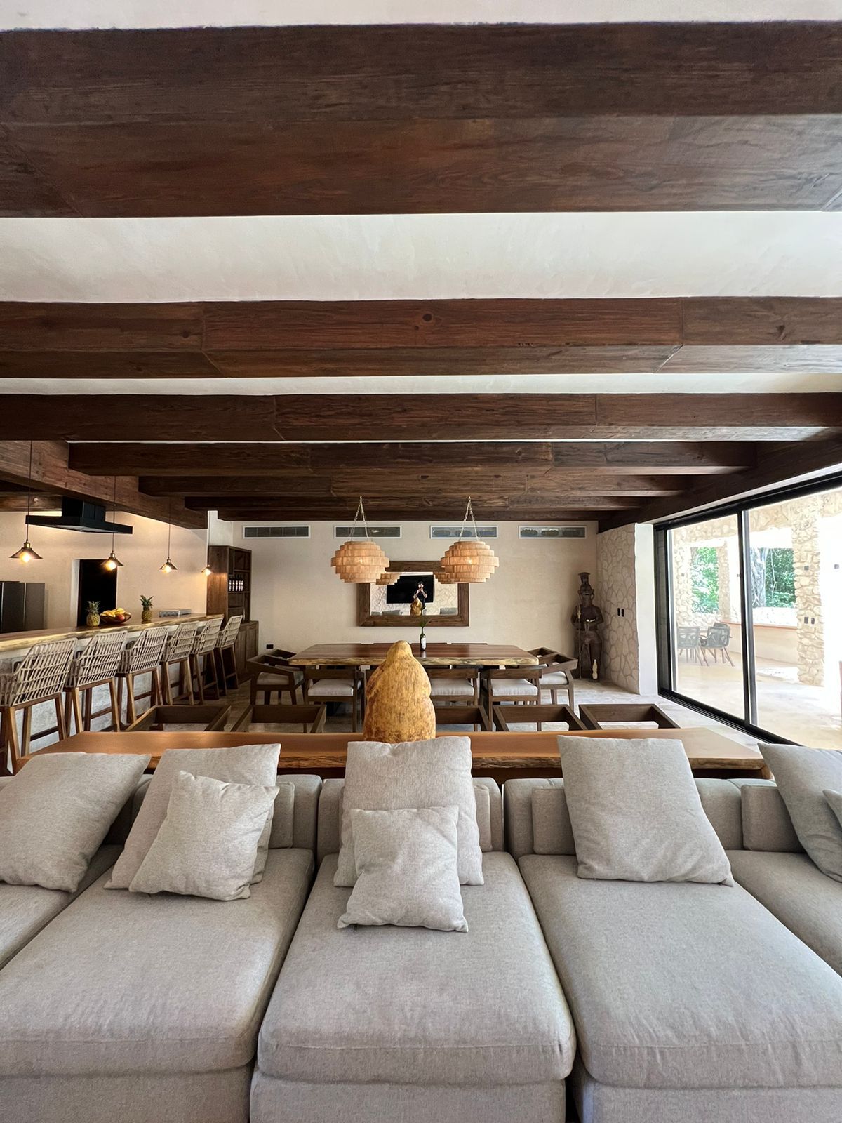 Interior de Villa Aaktun con arte y diseño contemporáneo, Tulum