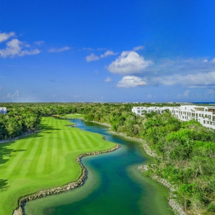 Campo de golf de Tulum Country Club, villa con golf en Tulum