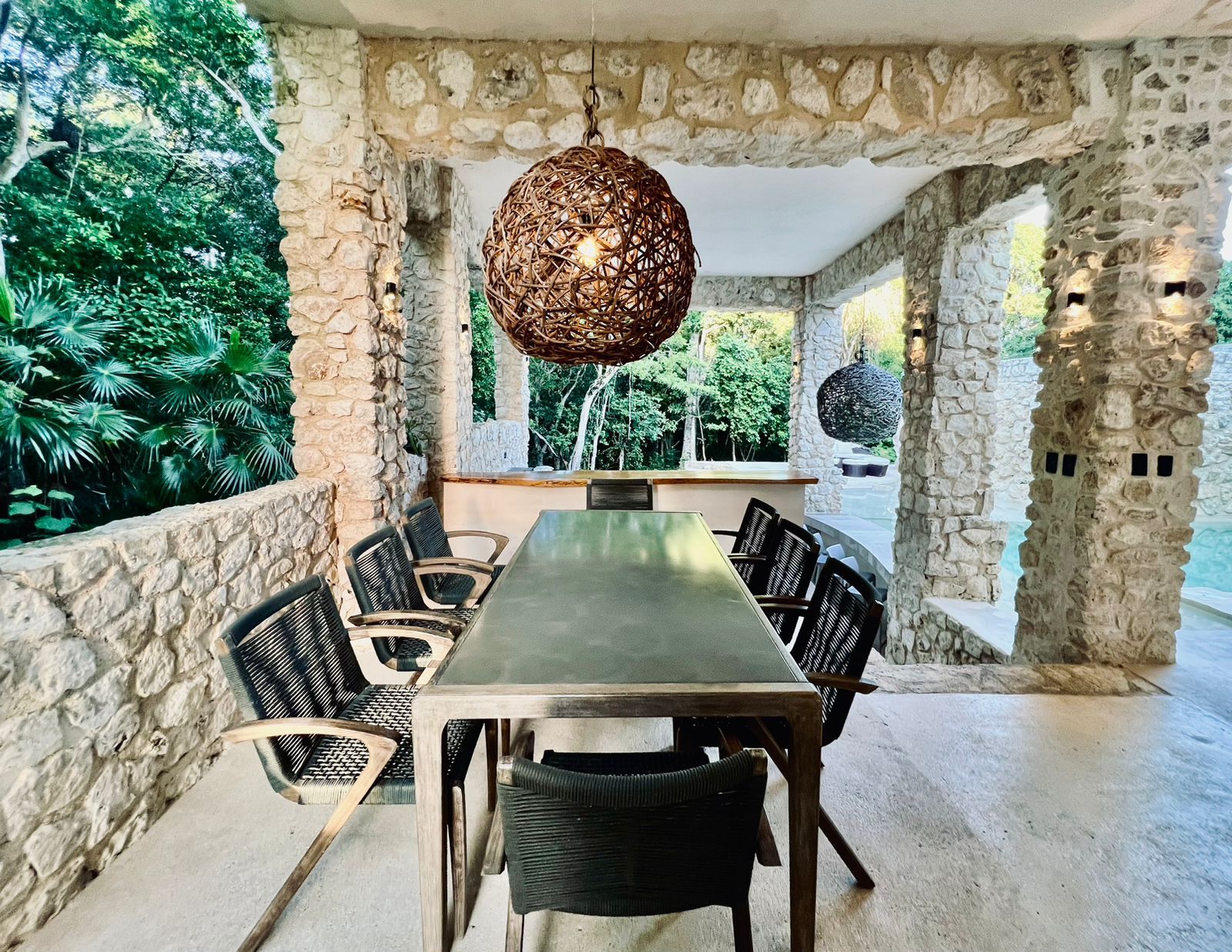 Área exterior de Villa Aaktun con jardín tropical, Tulum